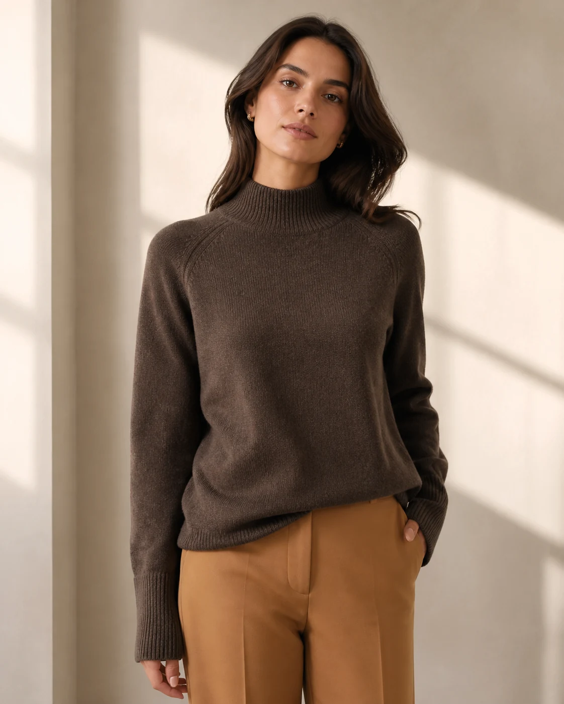 Hienoneulottu yläosa editorial-kuvassa